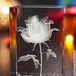 Wygrawerowana róża 3D w szkle nako prezent dla dziewczyny